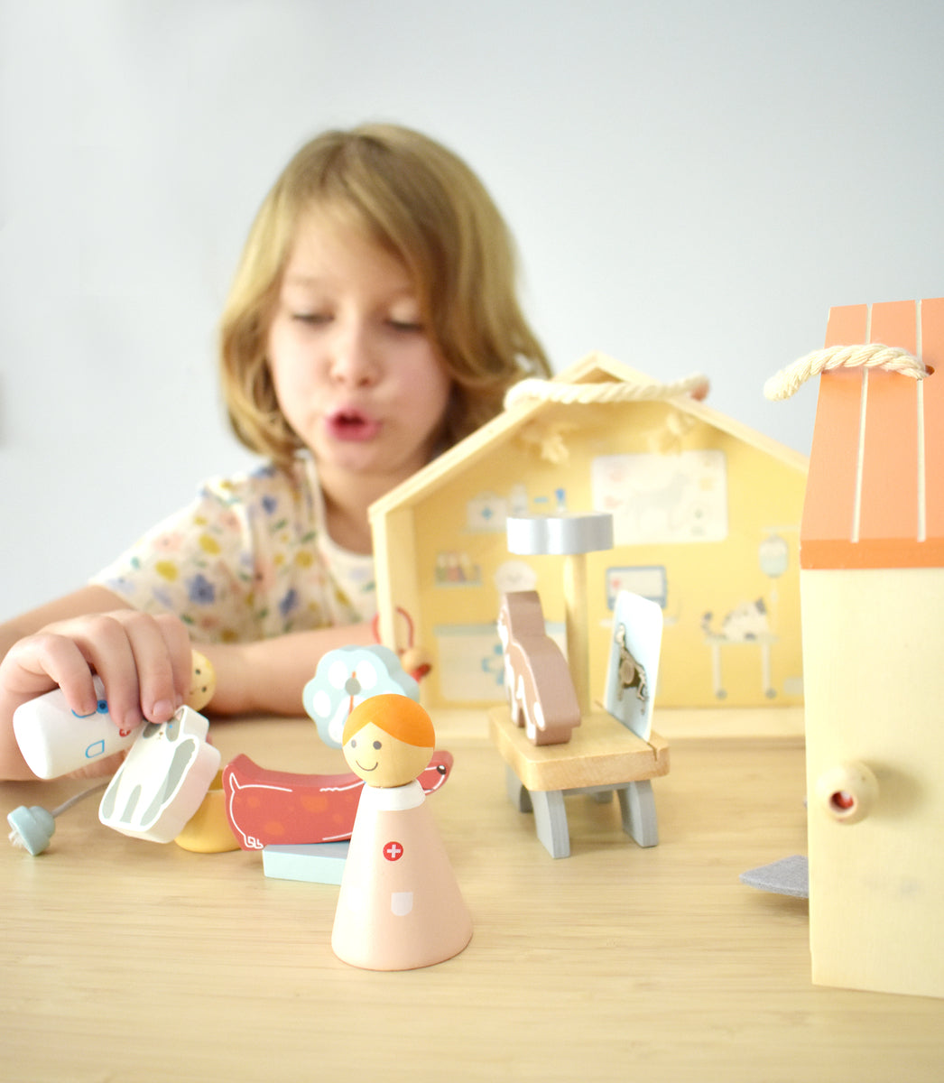 Wooden Portable Vet Hospital Pretend Play Set